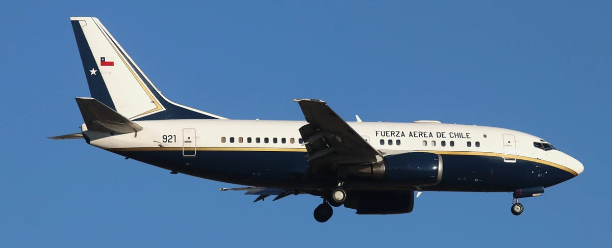 El Boeing 737-500 FACH921 aterrizando en la base area de Torrejn. Foto: Julio Maz